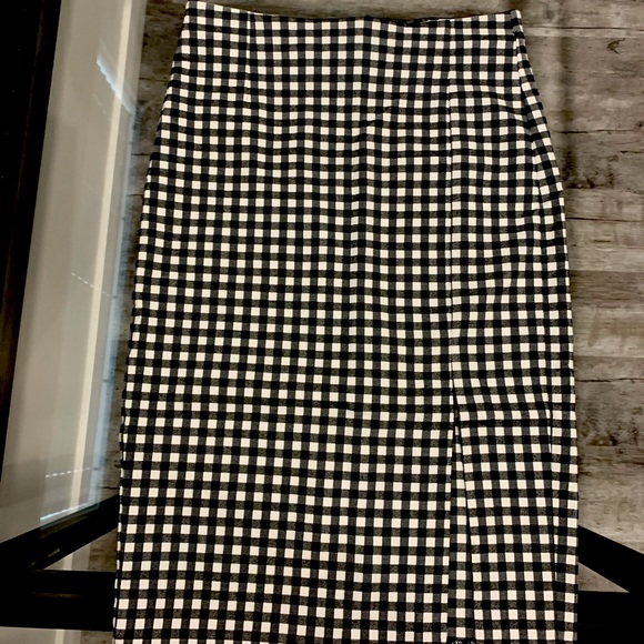 DYNAMITE SKIRT WITH SLIT - Picture 1 of 3